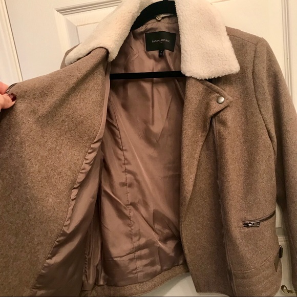 Banana Republic short wool jacket in tan. - Picture 3 of 5